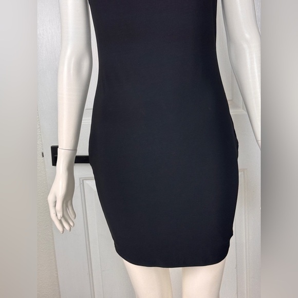 Day&Night Elegant Short Black Sleeveless Dress - Picture 7 of 10